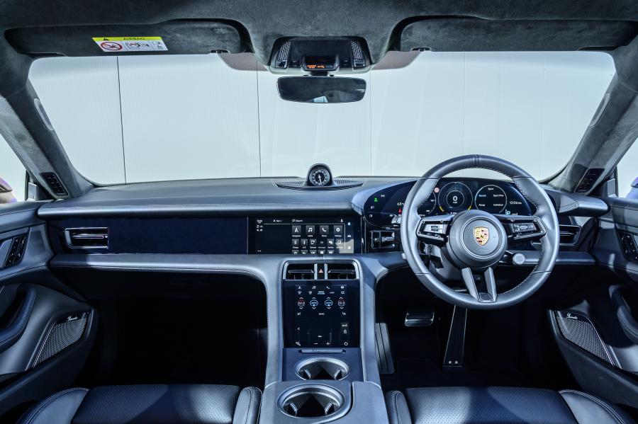 Торпедо Porsche Taycan Turbo 2020 года  (UK) (фото 30 из 40)